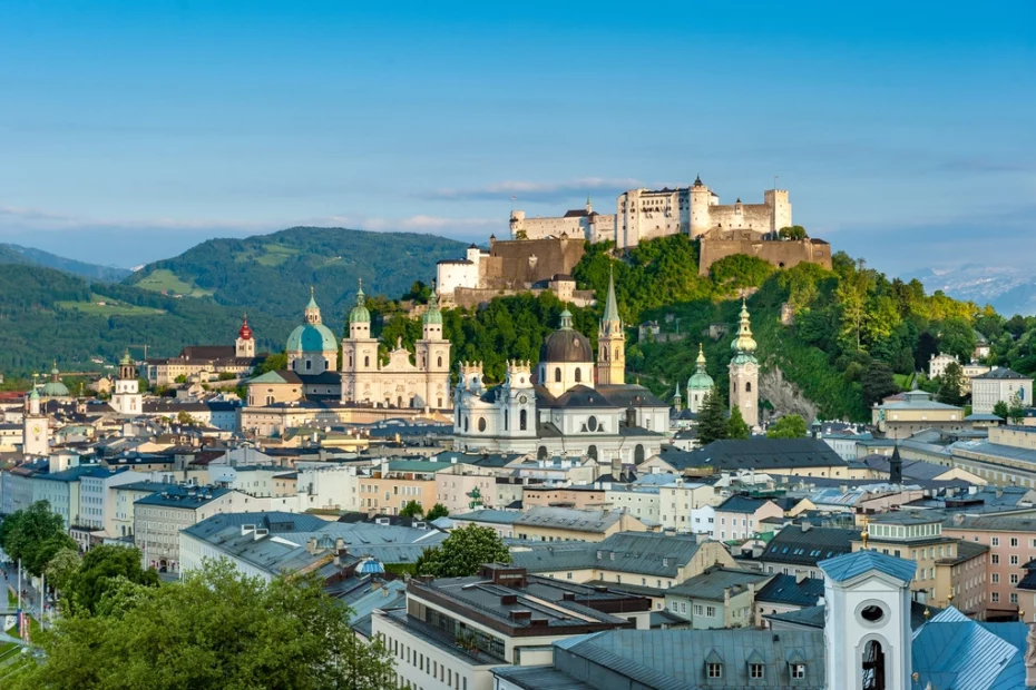 Blick auf die Salzburger Altstadt mit seinen Hotels